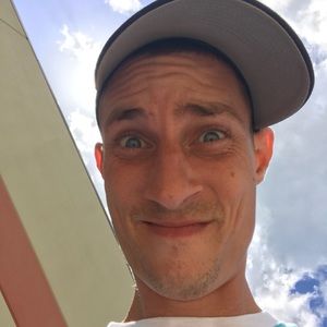 Meet your Posher, Derek